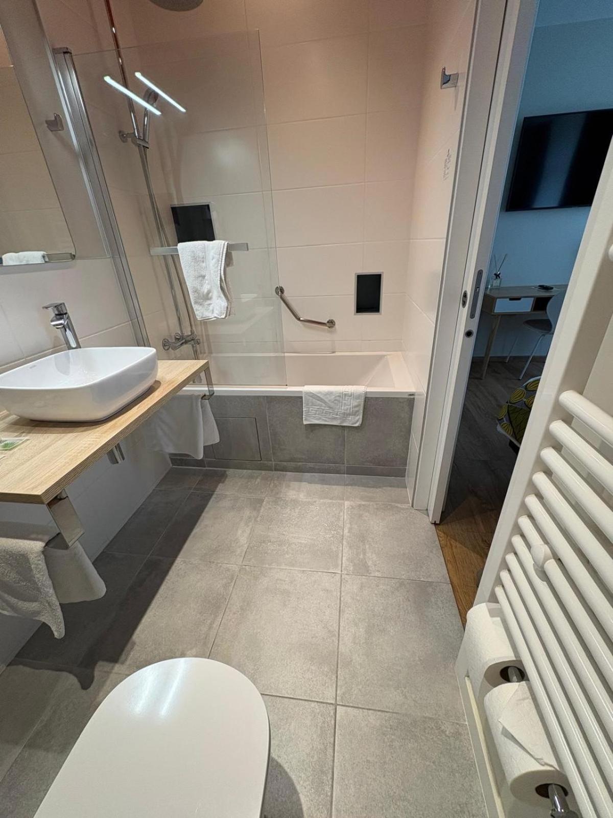 Hotel Moderna Cherbourg-en-Cotentin Εξωτερικό φωτογραφία